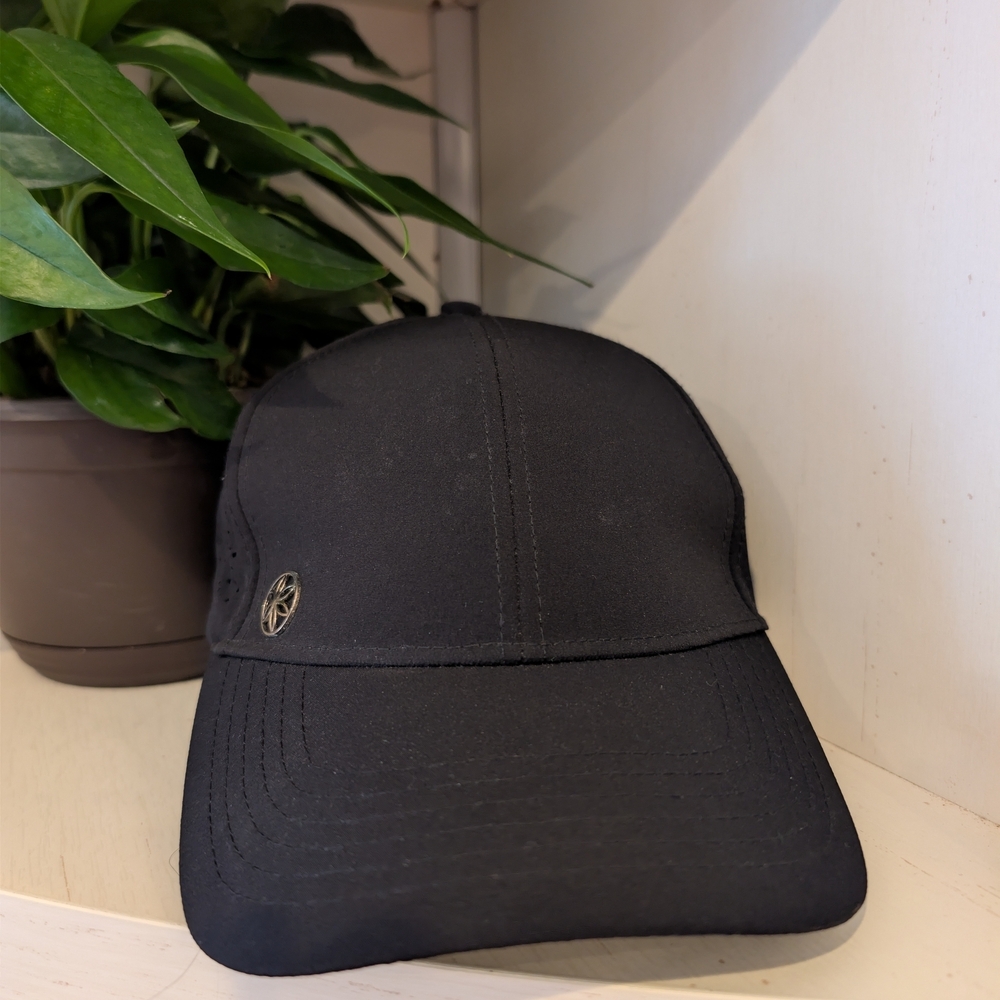 Gaiam Cruiser Breathable Nova Hat Black Laser Cut Running Yoga Performance Cap